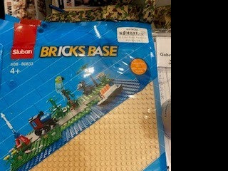 Sluban-Bricks Base-Yellow